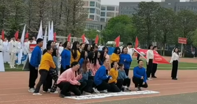 635威尼斯在第60届校运会拼搏奋进2.jpg